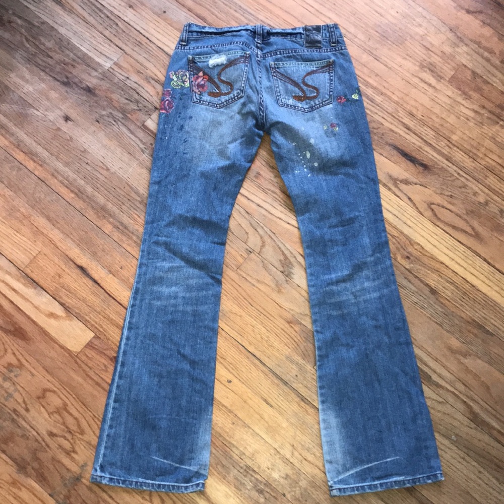 Jessica Simpson Distressed Jeans with Floral Design - Picture 6 of 8
